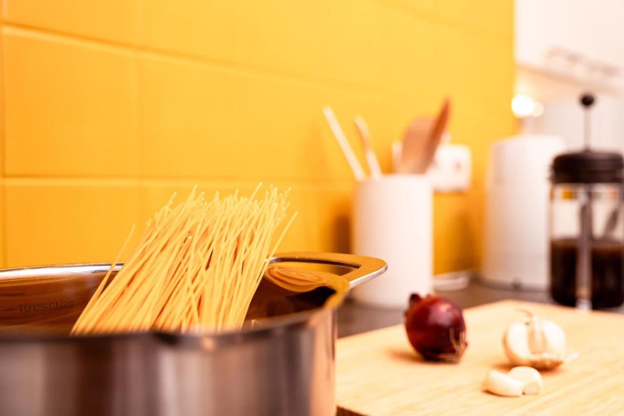 Nice Weekends Graz City Centre - Free Parking, Pets Welcome & Walk to Old Town - Mur - Kunsthaus - B&B Graz