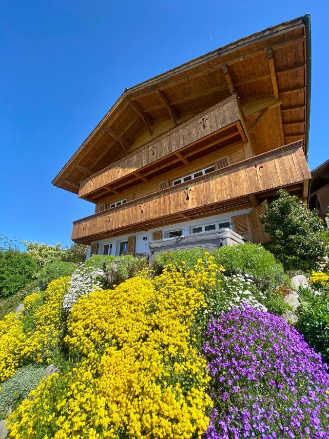 CHALET EGGLEN "Typical Swiss House, Best Views, Private Jacuzzi" - B&B Sigriswil