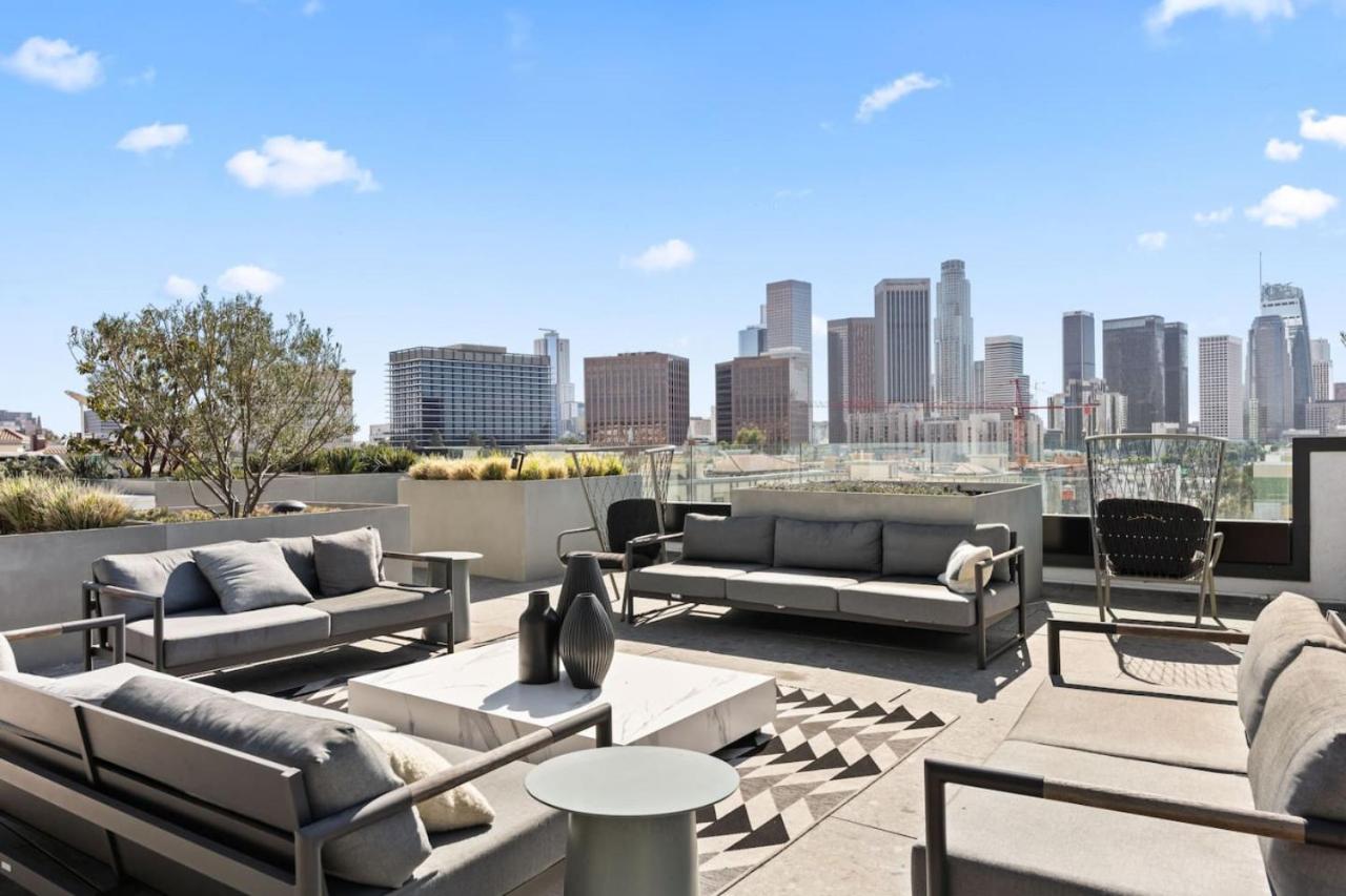 Chic Home, DTLA Skyline Views and Free Parking - B&B Los Angeles