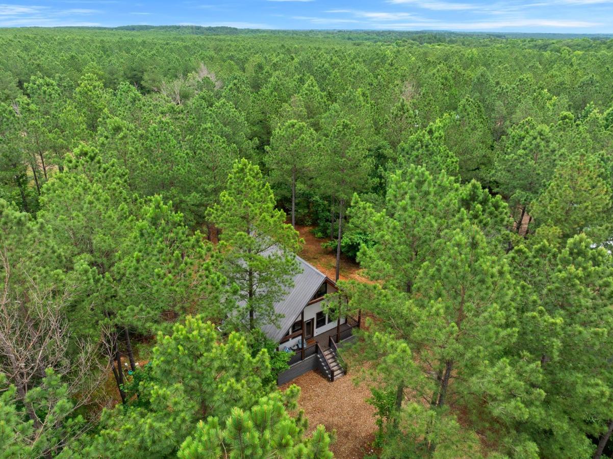 NEW Secluded Retreat with Spa Firepit & Games - B&B