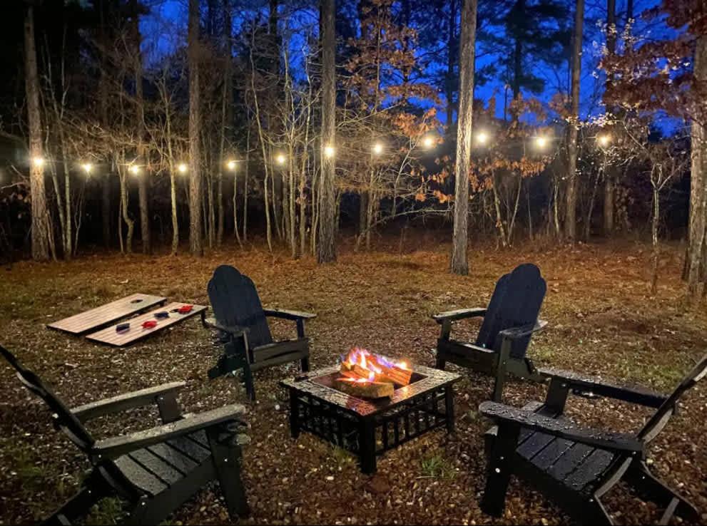 NEW Secluded Retreat with Spa Firepit & Games - B&B