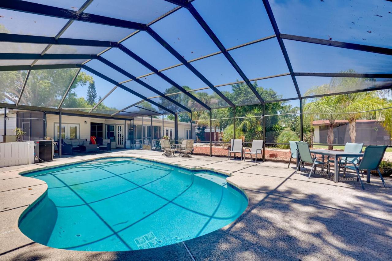 Family Stay with Pool Dock & Lanai in Tampa - Ferienwohnung