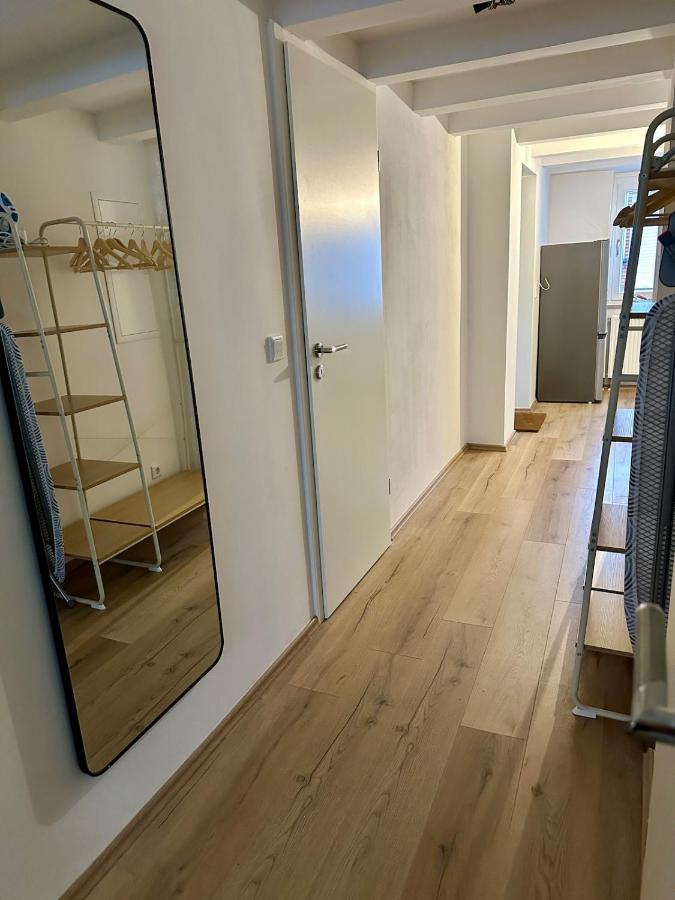 Helle 2-Zimmer Ferienwohnung mit 4 Betten, Nähe Innenstadt in ruhiger Lage - B&B
