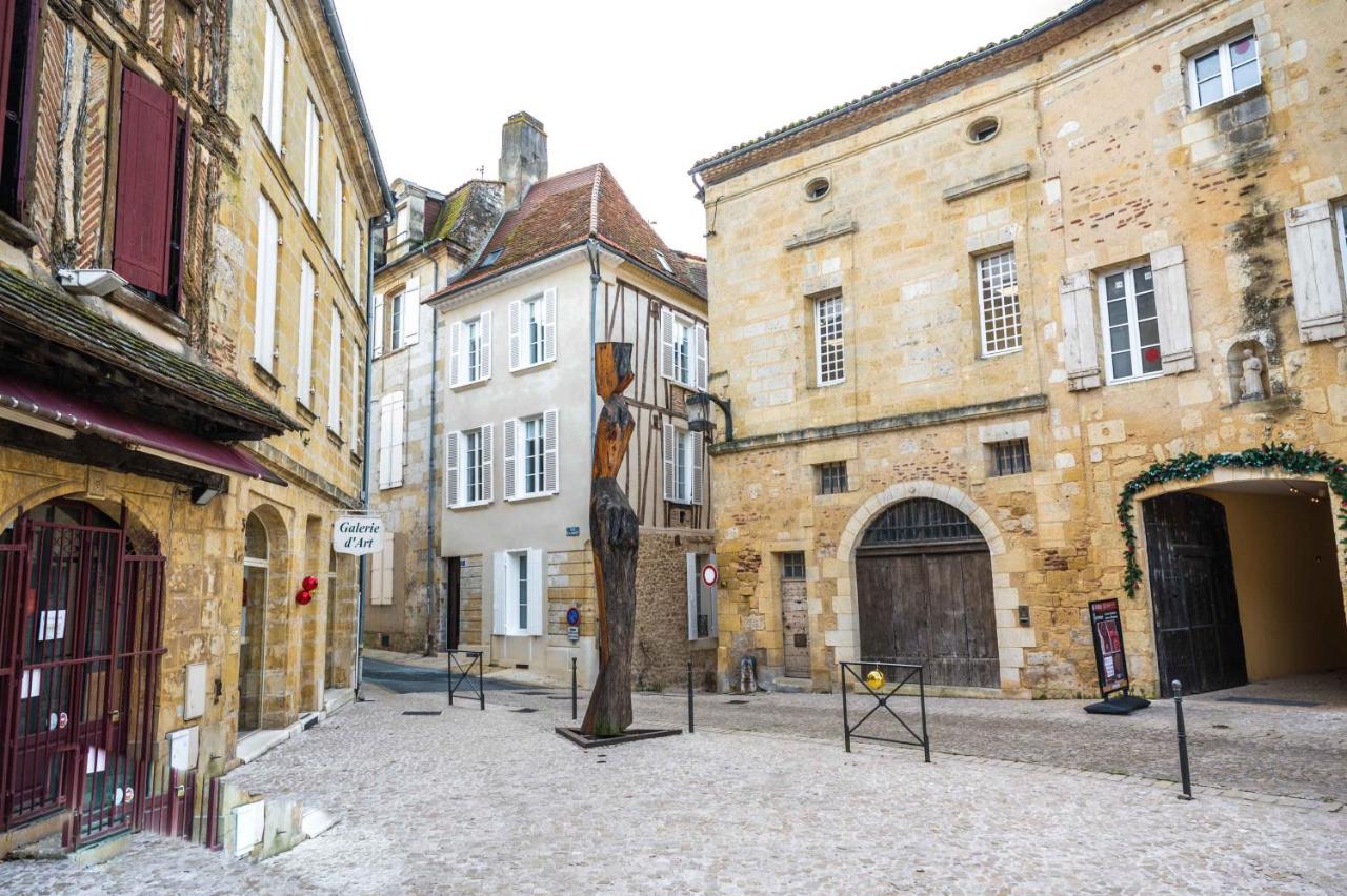 Résidence Cyrano - La suite de Roxane, à deux pas de la statue Cyrano - Bed and Breakfast