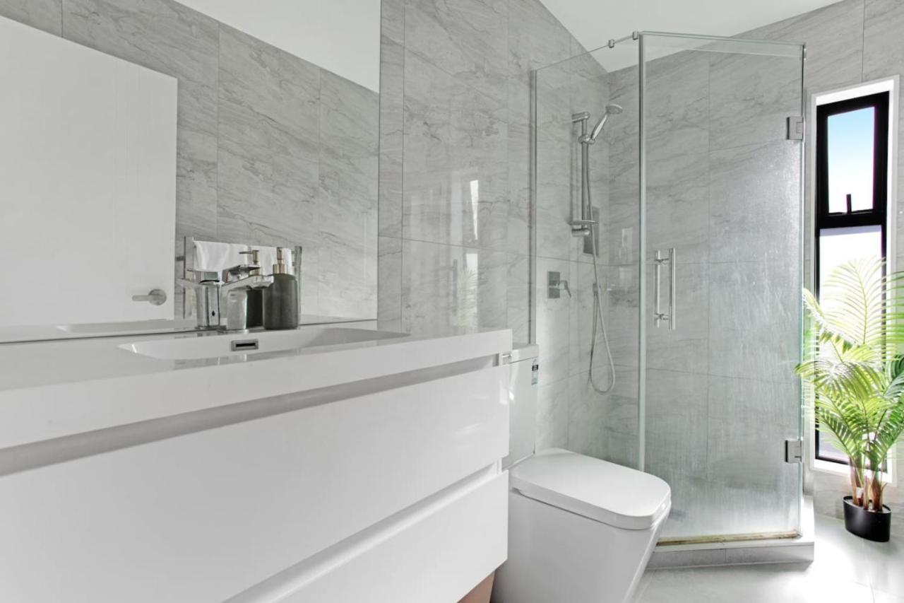 The Base Guest Suite with Wi-Fi and Deck - Chambres d’hôtes Auckland