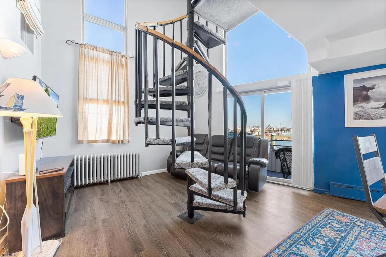 DO with AC Awesome Waterfront Marina Home - B&B Atlantic City
