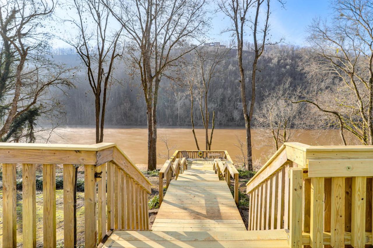 Steps to White River Mountain View Home with Deck! - Bed and Breakfast Mountain View