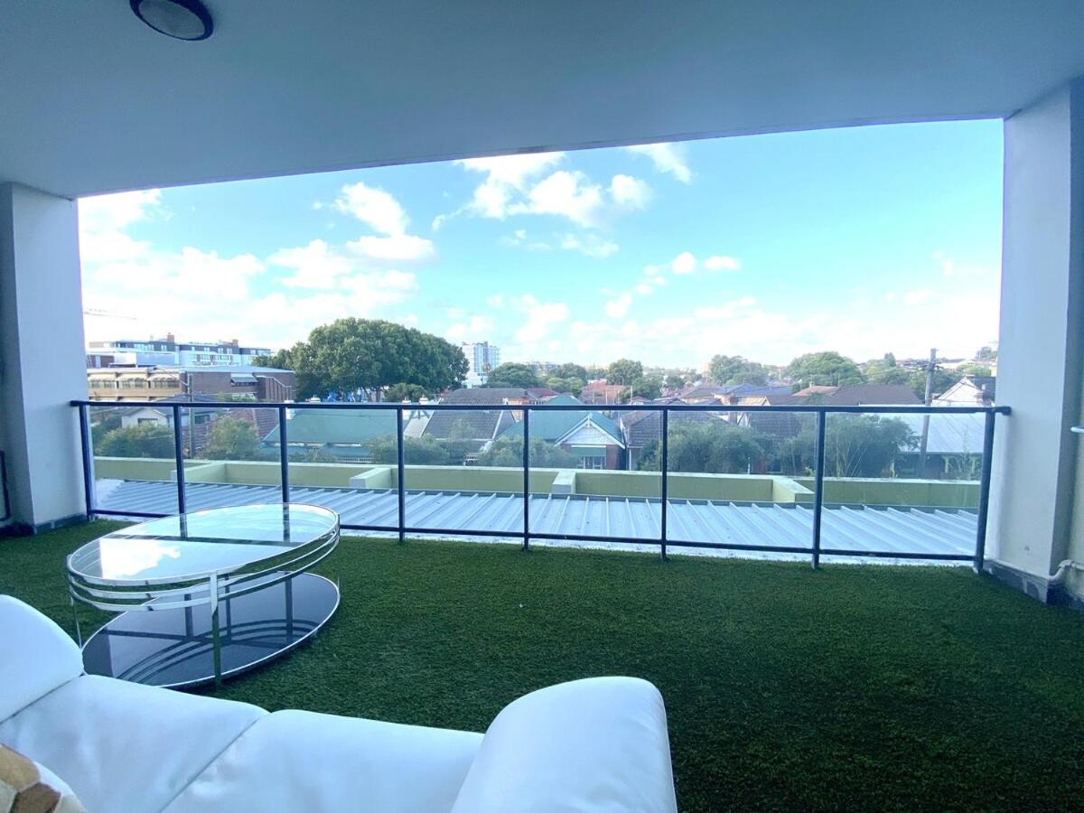 A Cozy 2B2B Apartment near Airport & Train Station - B&B
