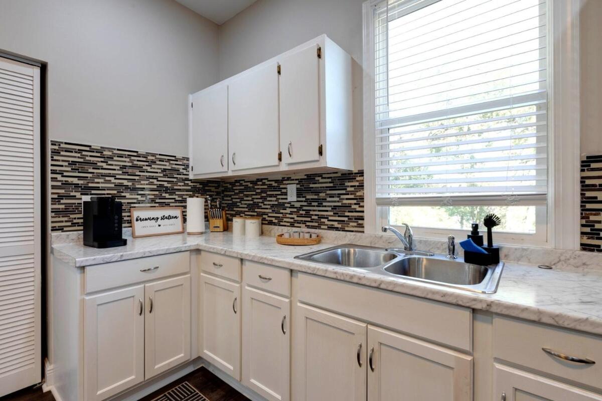 Aesthetic 3BD Home, Downtown, FSU, Games & Yard - B&B Tallahassee