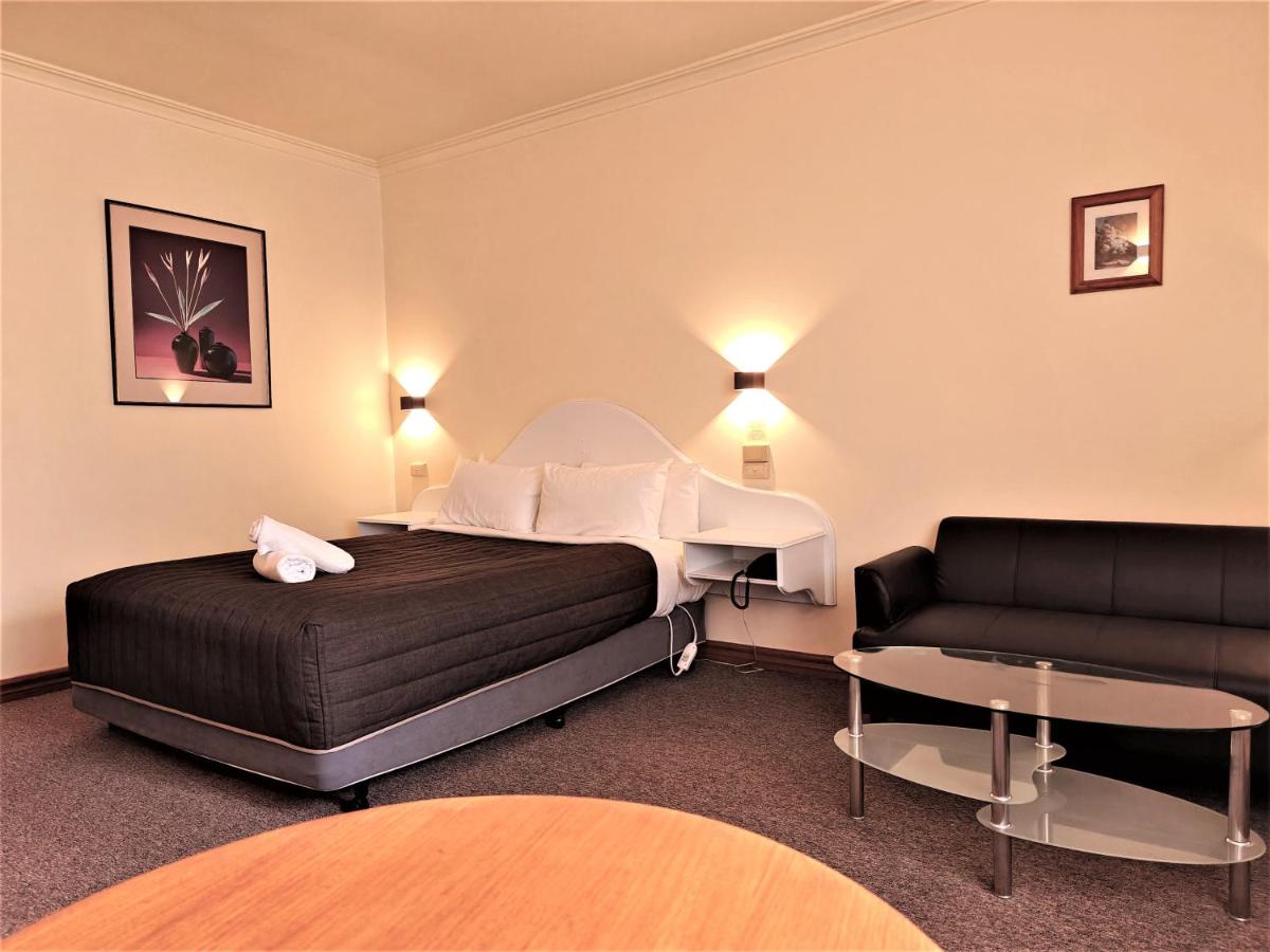 Queen Room with Spa Bath