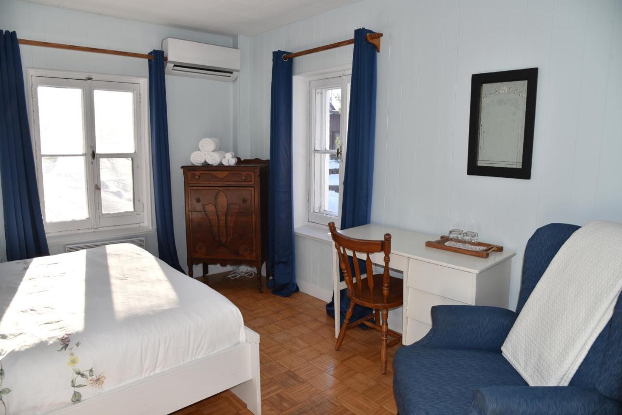 Queen Room with Shared Bathroom