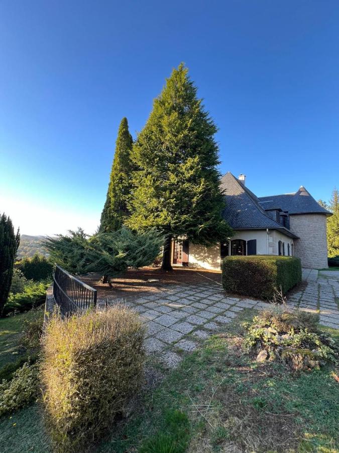 Très grande maison de caractère - 15 personnes rénovée - Chambres d'hôtes Ussel