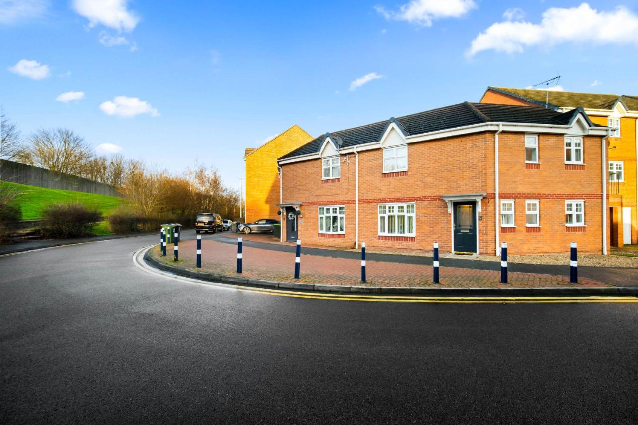 Harmony House 3 Bedroom New Build for Families, Contractors, Black Country Museum Sleeps 6 - Chambres d'hôtes Tipton