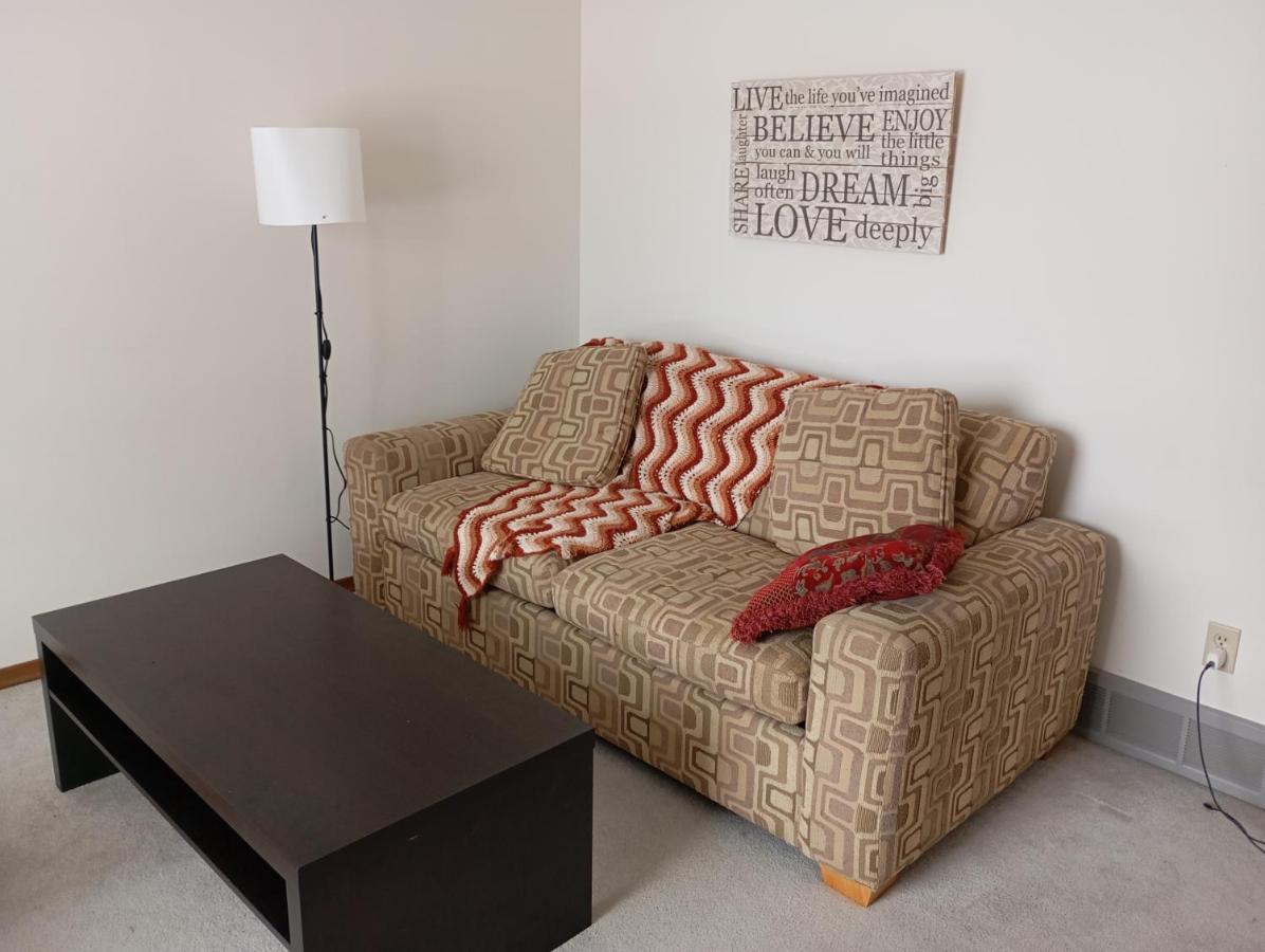 Cozy 3-Bed Home in Winnipeg - Chambres d’hôtes