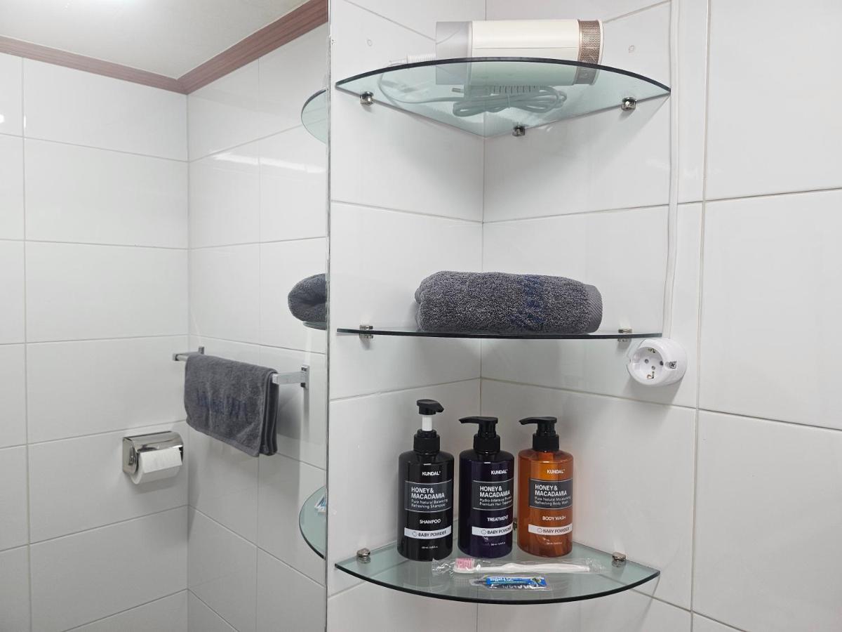 Single Room with Private Bathroom
