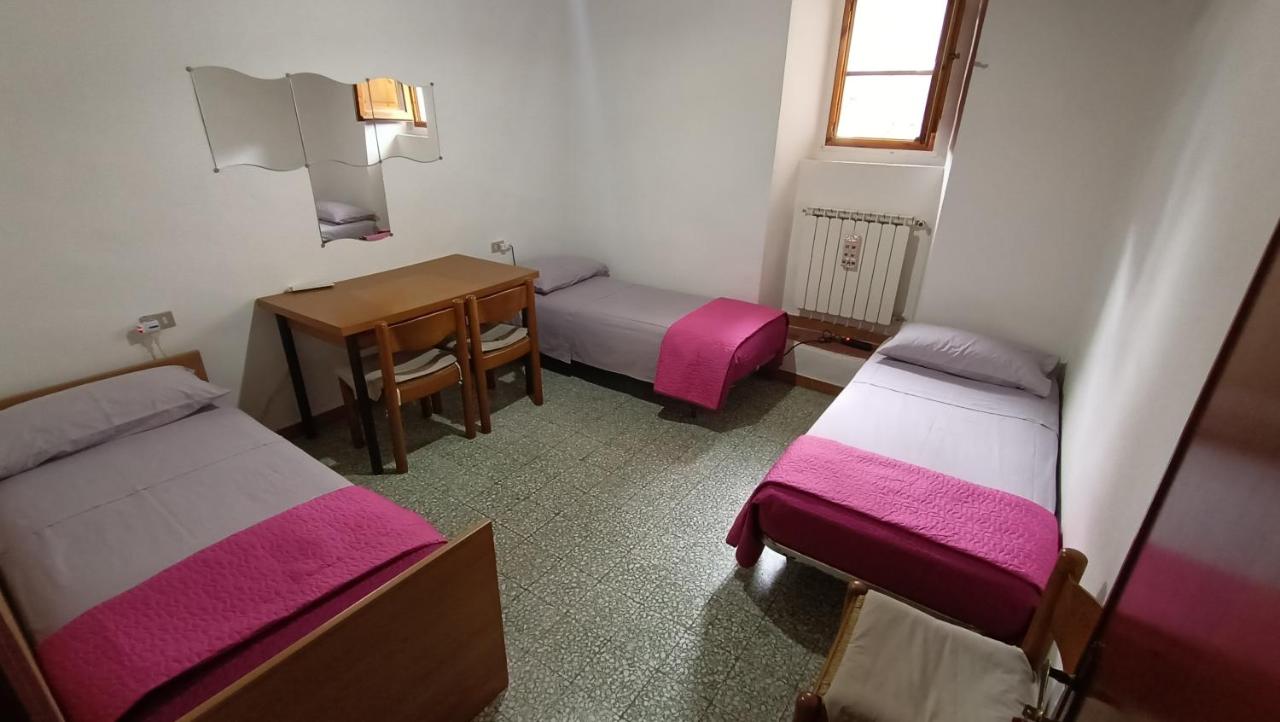 Camera Tripla con Bagno in Comune