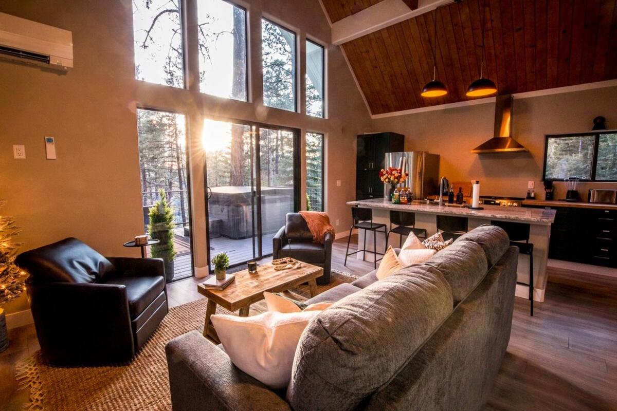 Aspen Chalet Hot Tub, Fire Pit, Games,1-Acre - B&B