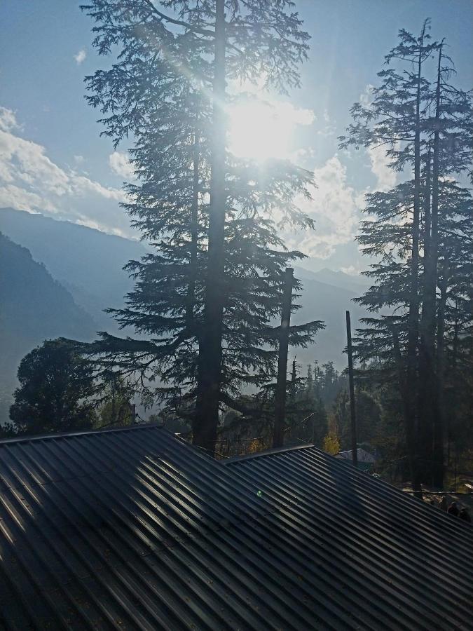 Zimmer mit Queensize-Bett und Balkon