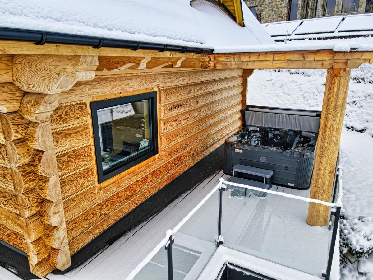Three-Bedroom Deluxe Apartment
