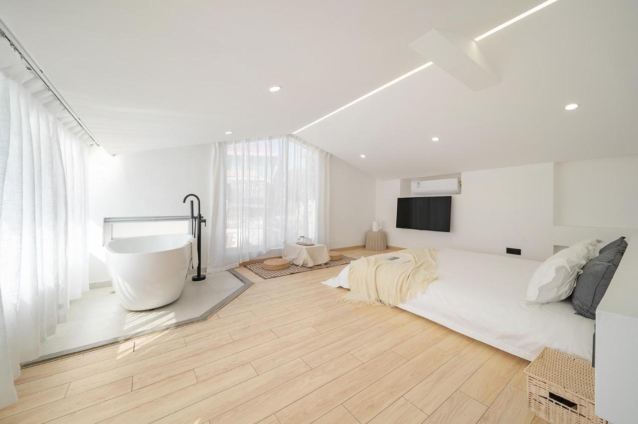 Deluxe Double Room with Bath