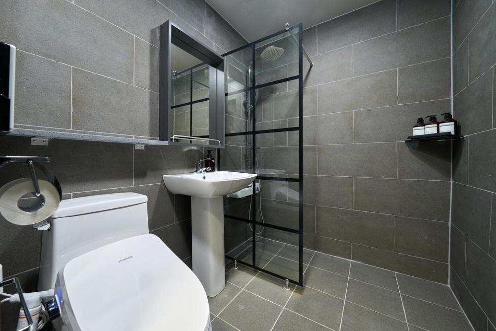 Double Room 6
