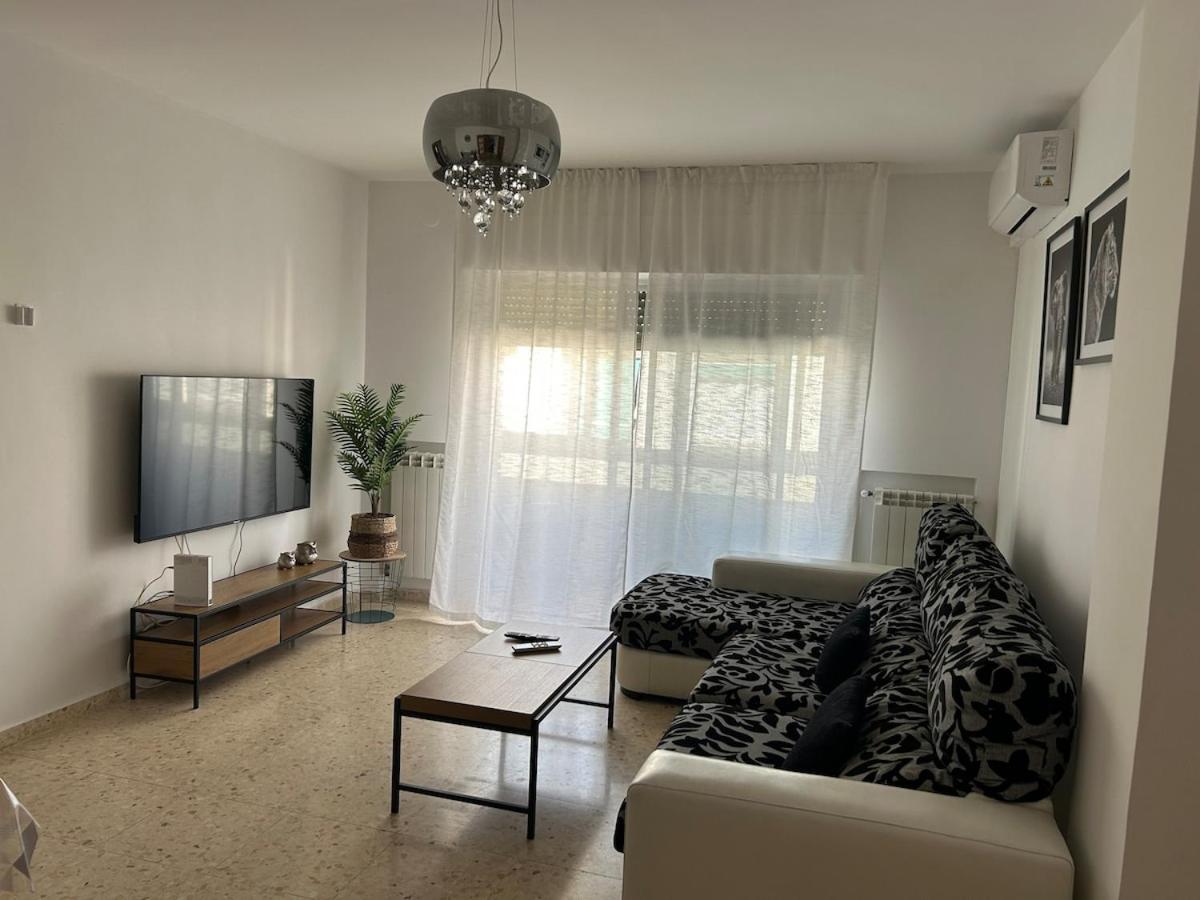 VUT Parque II TORREON 4 dormitorios y 2 baños Parking gratuito cercano - B&B