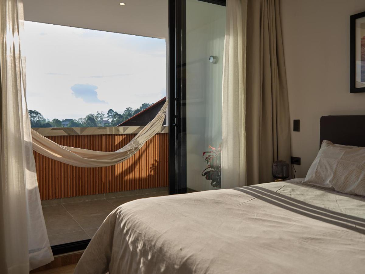 Deluxe One-Bedroom Apartment