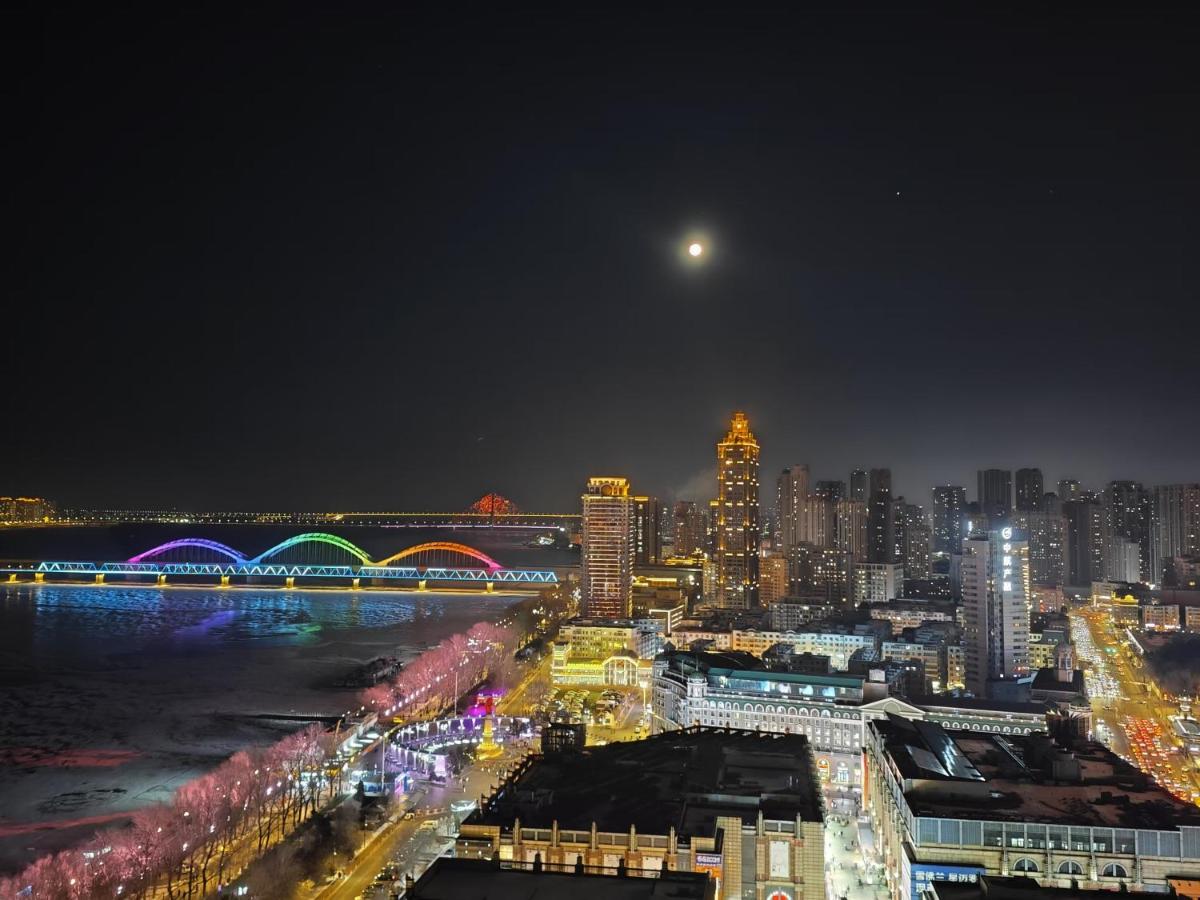 比邻中央大街江景公寓 楼下松花江 索道 地铁 防洪纪念塔 - B&B Harbin