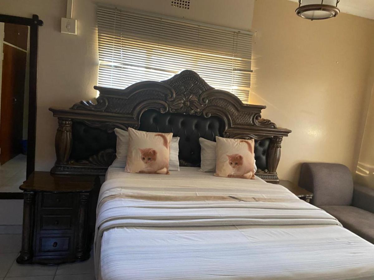 Savannah Guest House Mafikeng - B&B