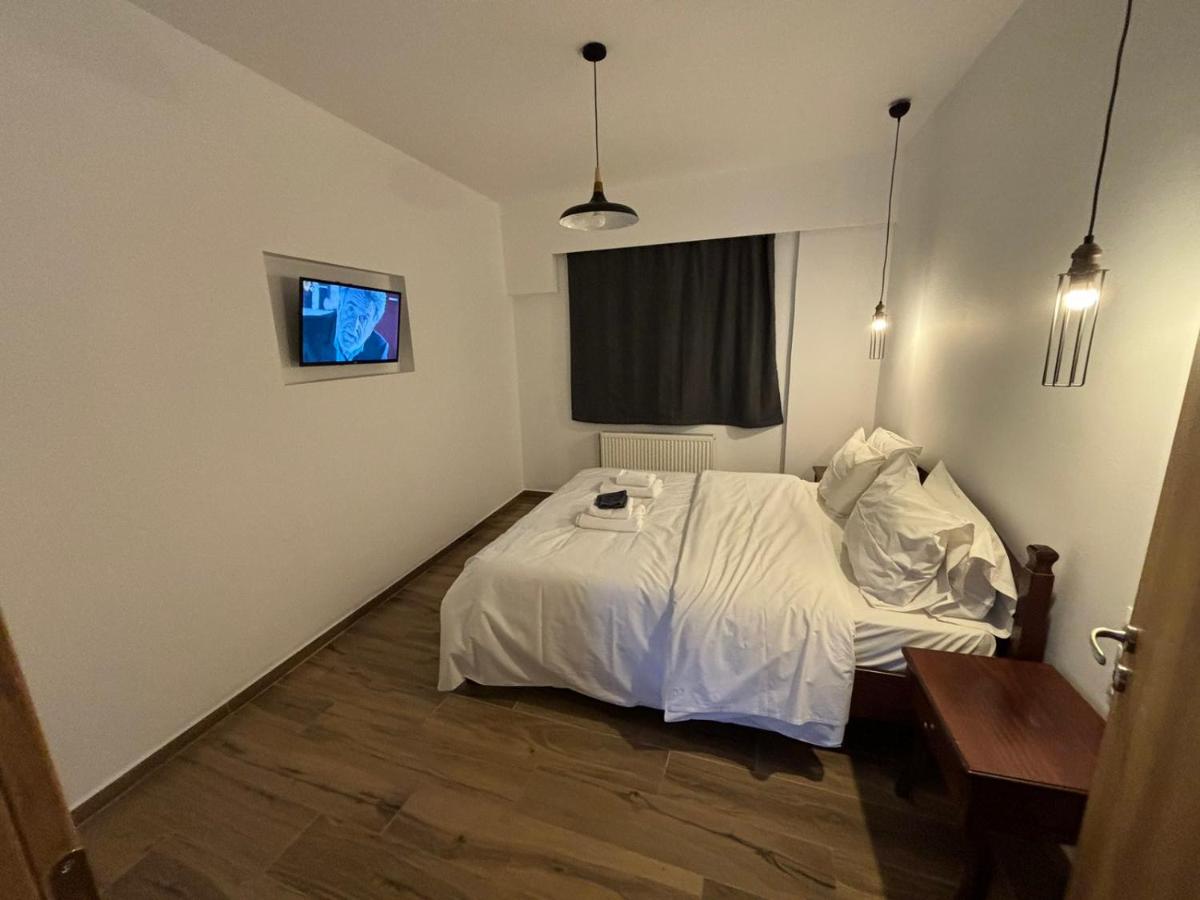Deluxe Studio