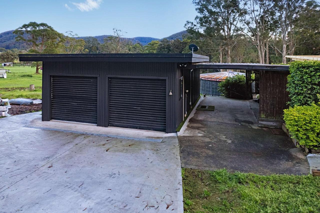 Cheeky Chooks Farm Stay - B&B