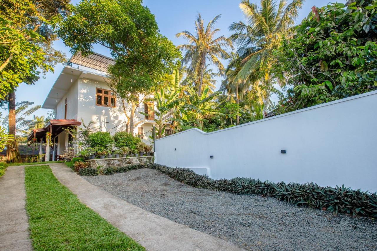 Villa with Garden View