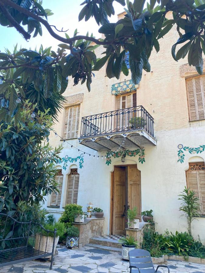 Ca l'Andreu Teià. Casa modernista - Bed and Breakfast