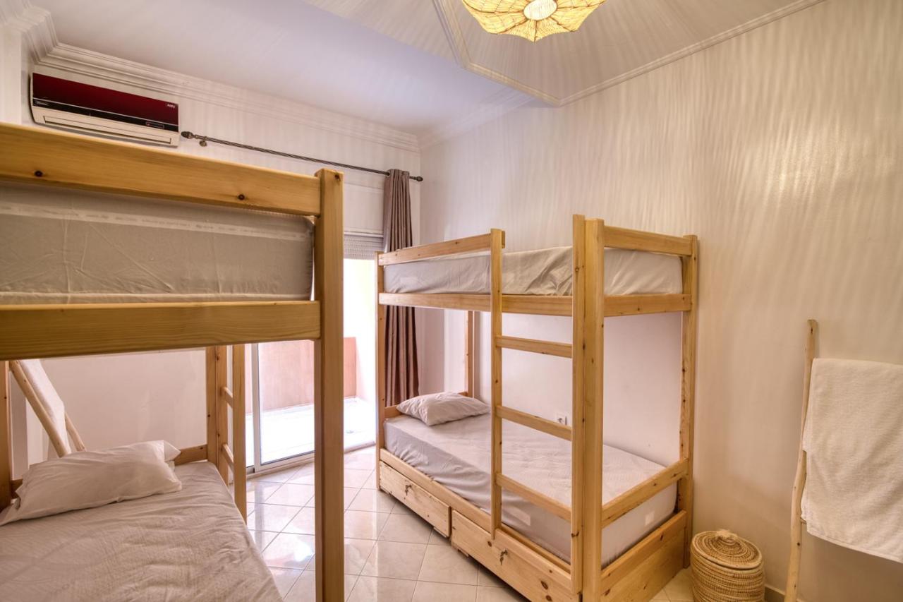 Posto Letto in Dormitorio con 4 Letti
