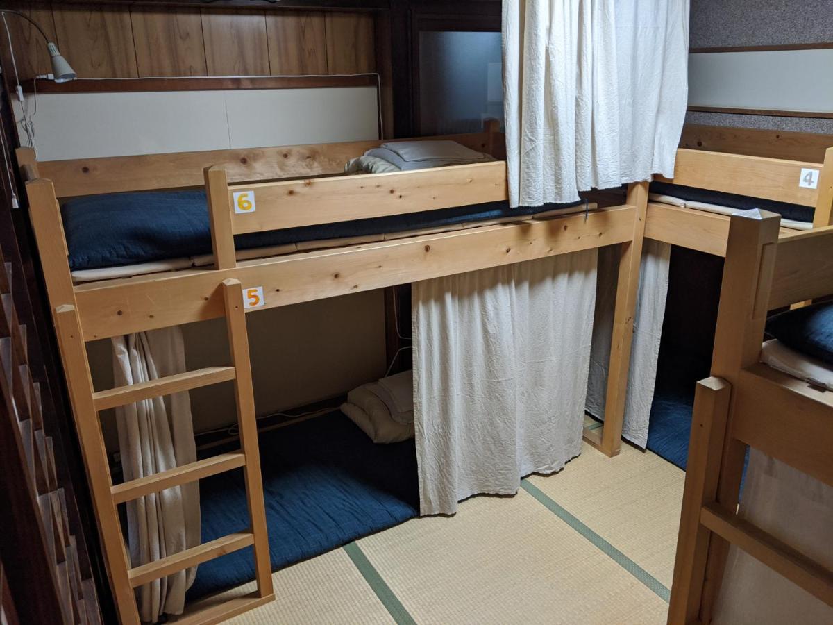 Etagenbett im gemischten Schlafsaal