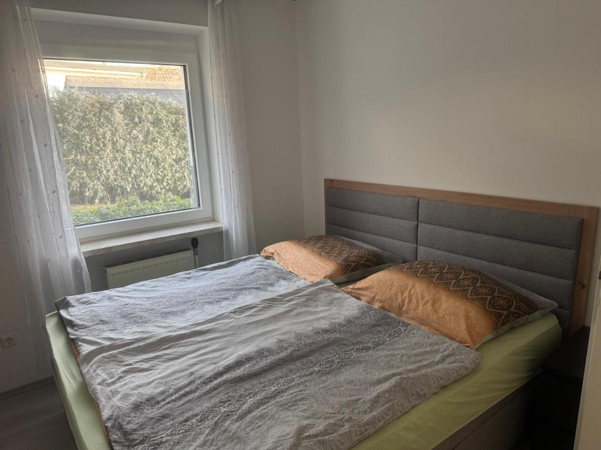 Schöne Wohnung in grüner Lage mit Fitnessgerät - B&B