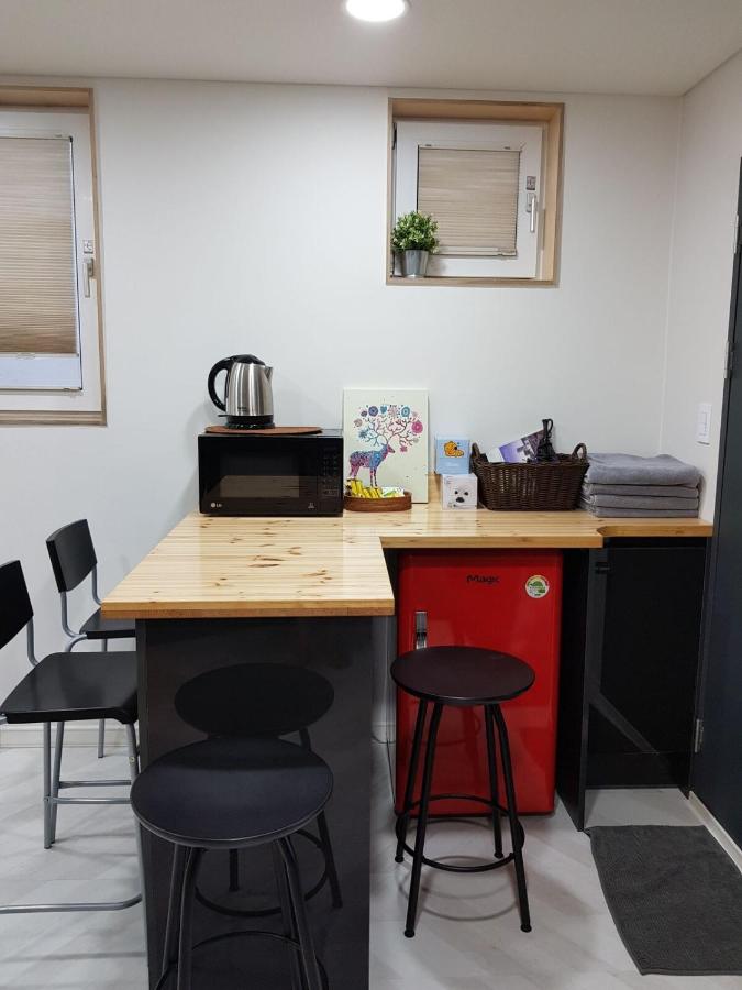 Cozy apartment near Hongdae Sogang Ewha - B&B