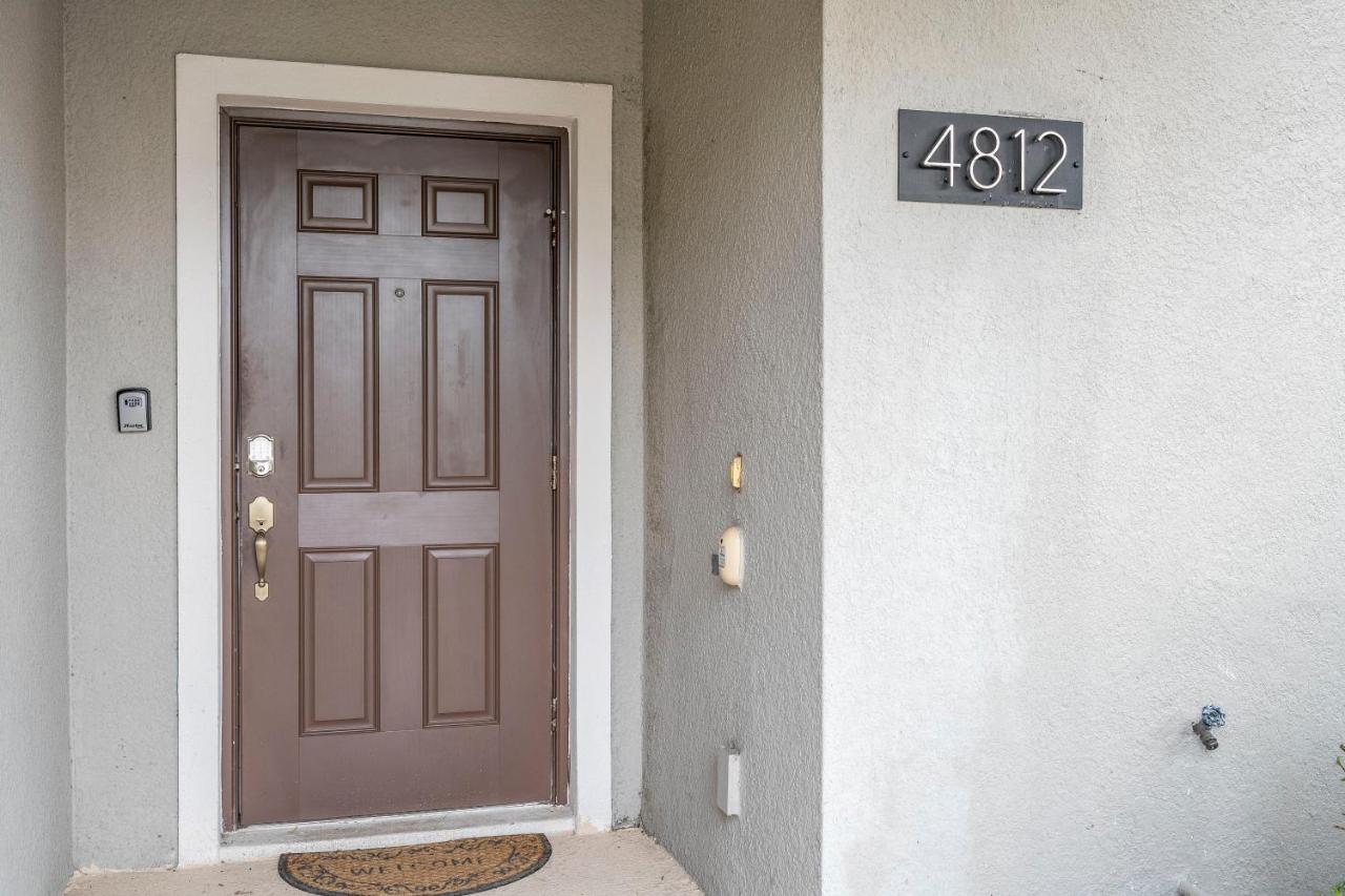 4812 BR - Enchanted Lakeside Escape Luxurious Family Retreat - B&B Kissimmee