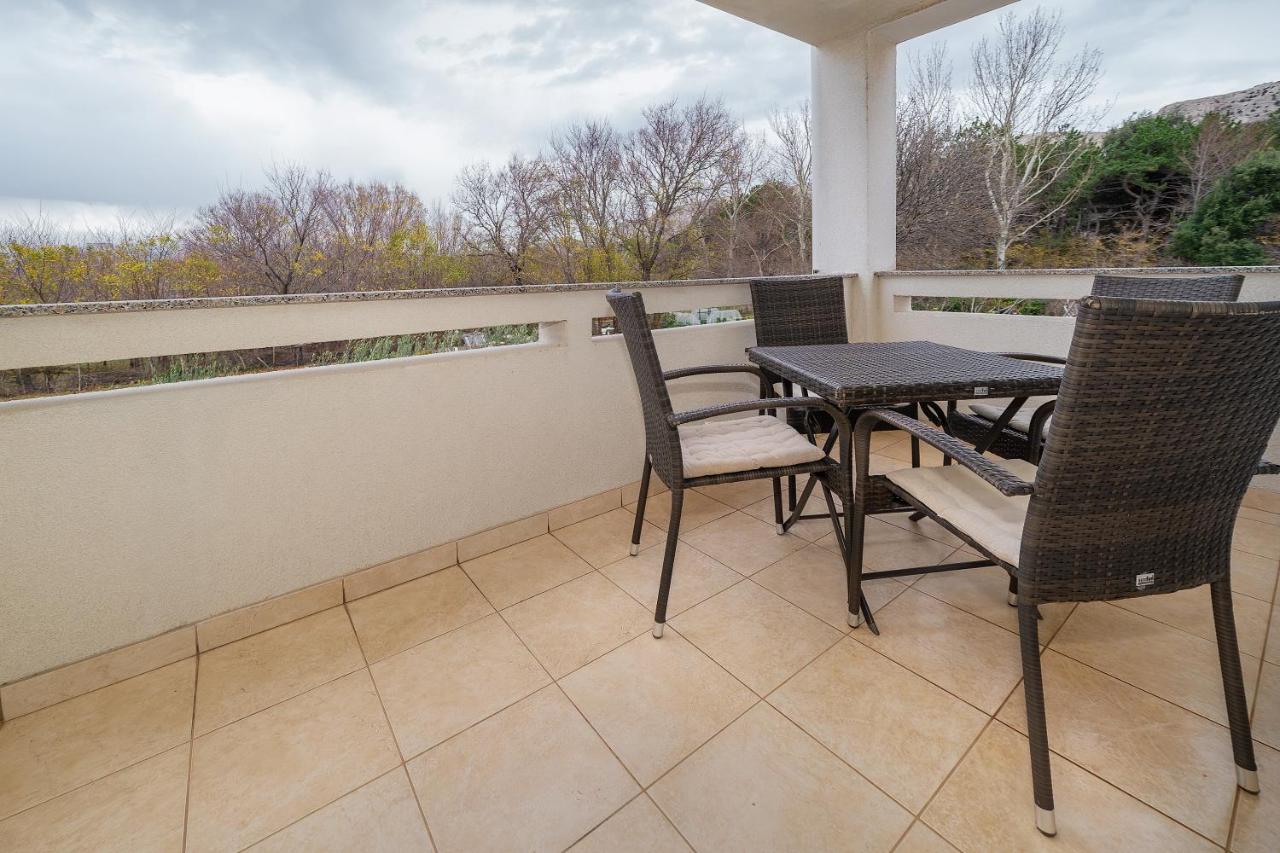 Apartments Tudor with Balcony - Bed and Breakfast Baška