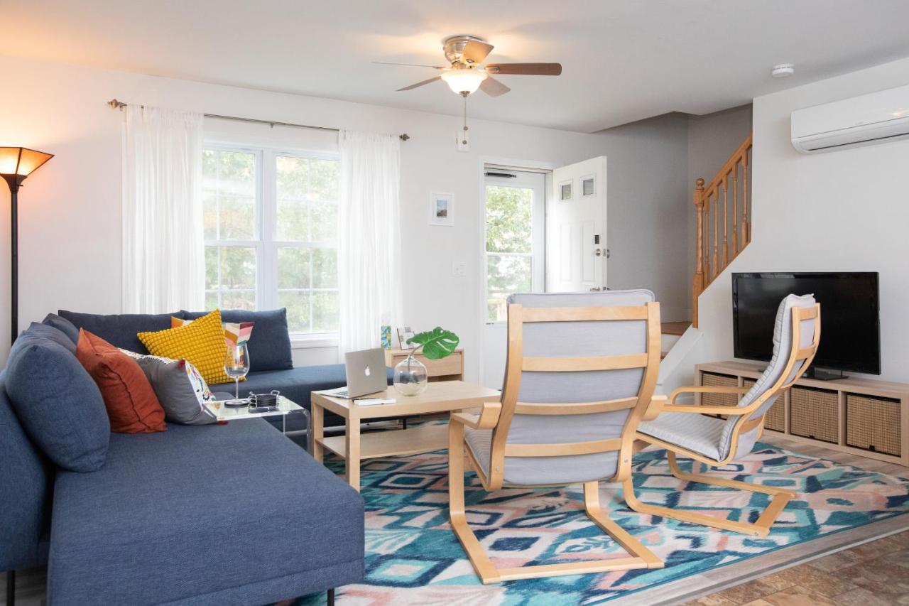 Marthas Vineyard Home Walk to Oak Bluffs Beach! - B&B