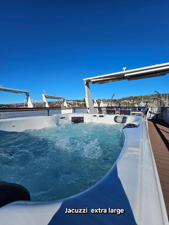 Sea Diva - luxury boathouse - B&B Portorož