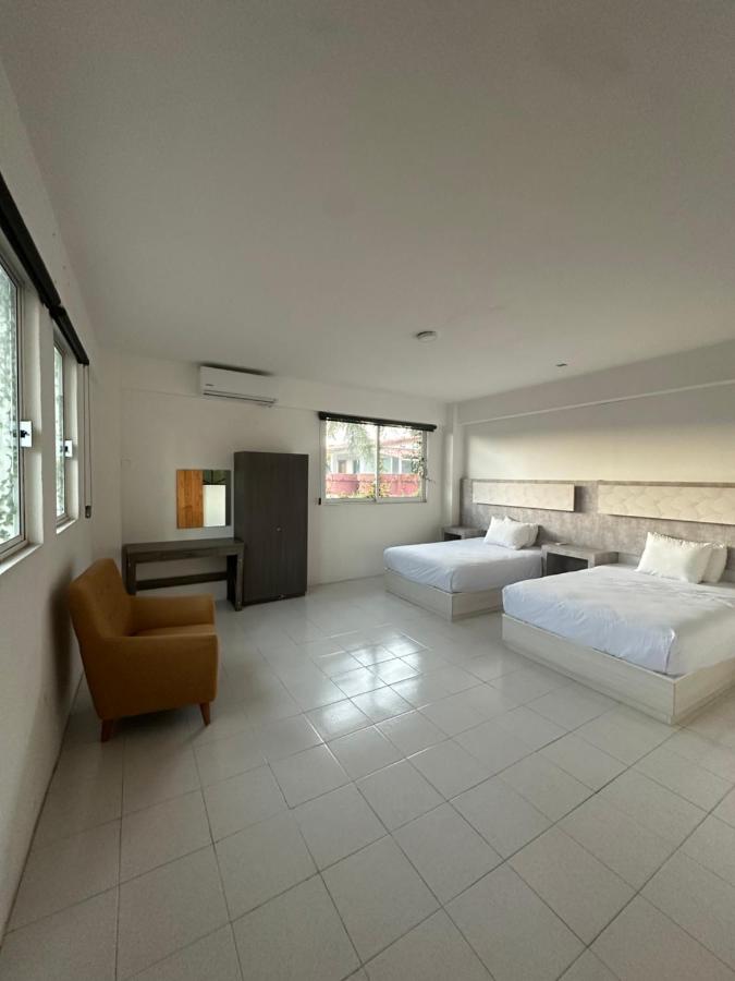 Deluxe One-Bedroom Apartment