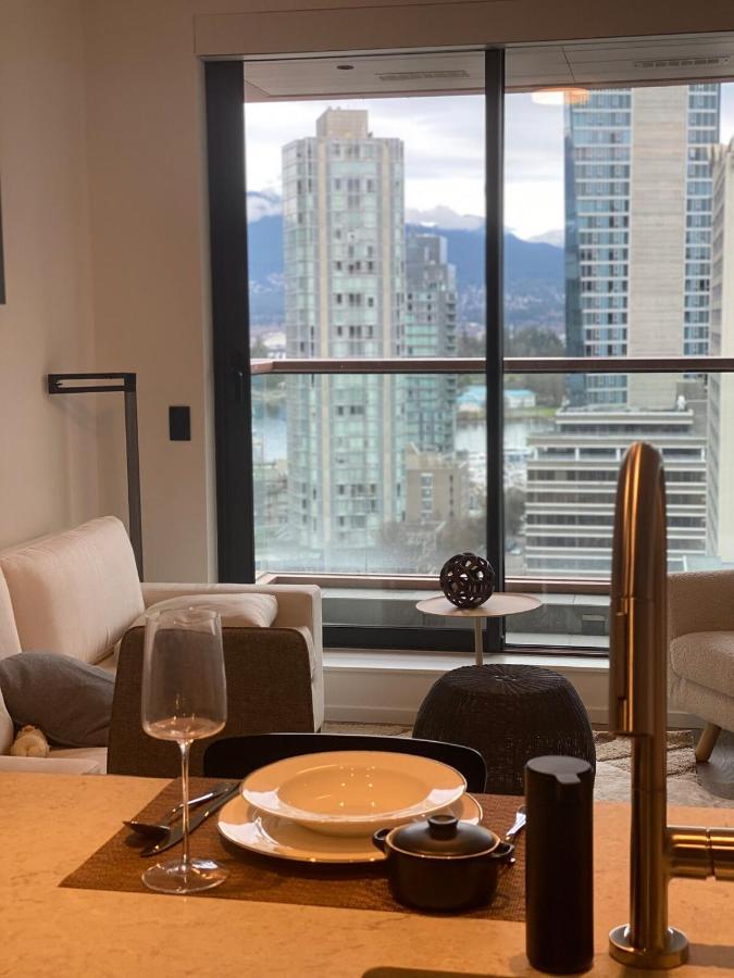 Boutique New 1-Bedroom Condo in Heart of Downtown - Ferienwohnung Vancouver