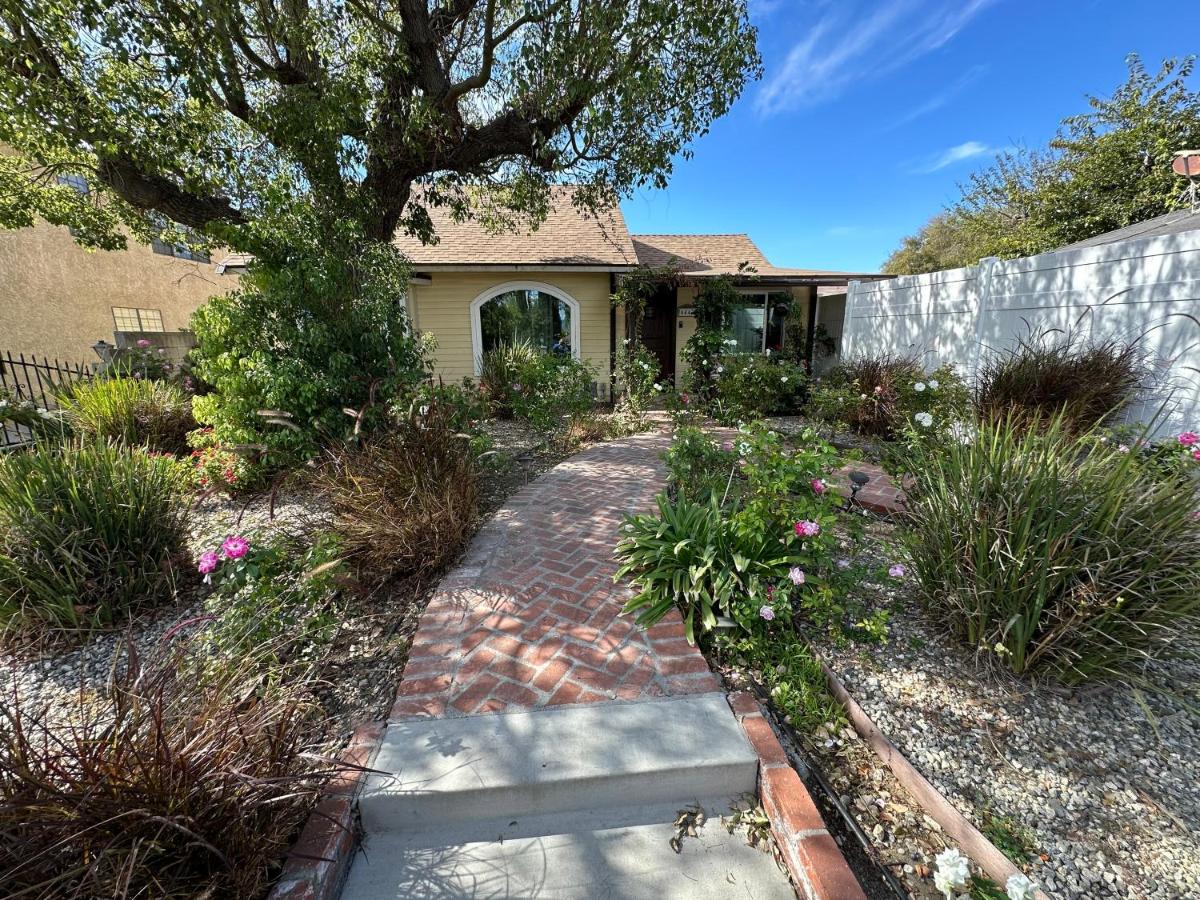 Charming 3-bedroom 2-Bathroom house in North Hollywood - B&B