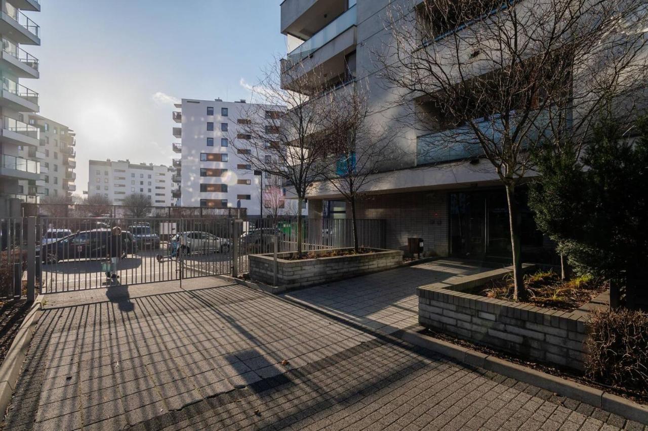 Sunlit Apartment Wola Business Center - B&B