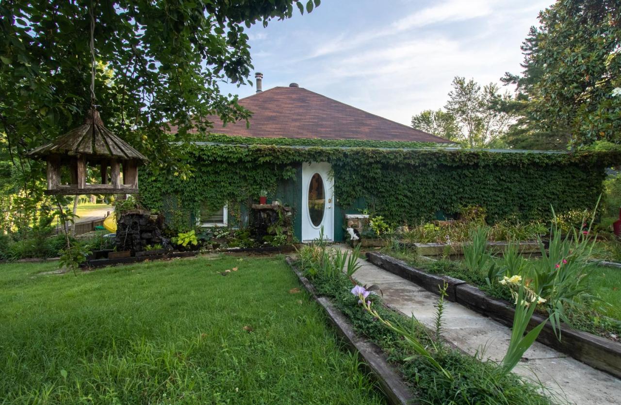The Prancing Pony Guest House at Edendell - B&B