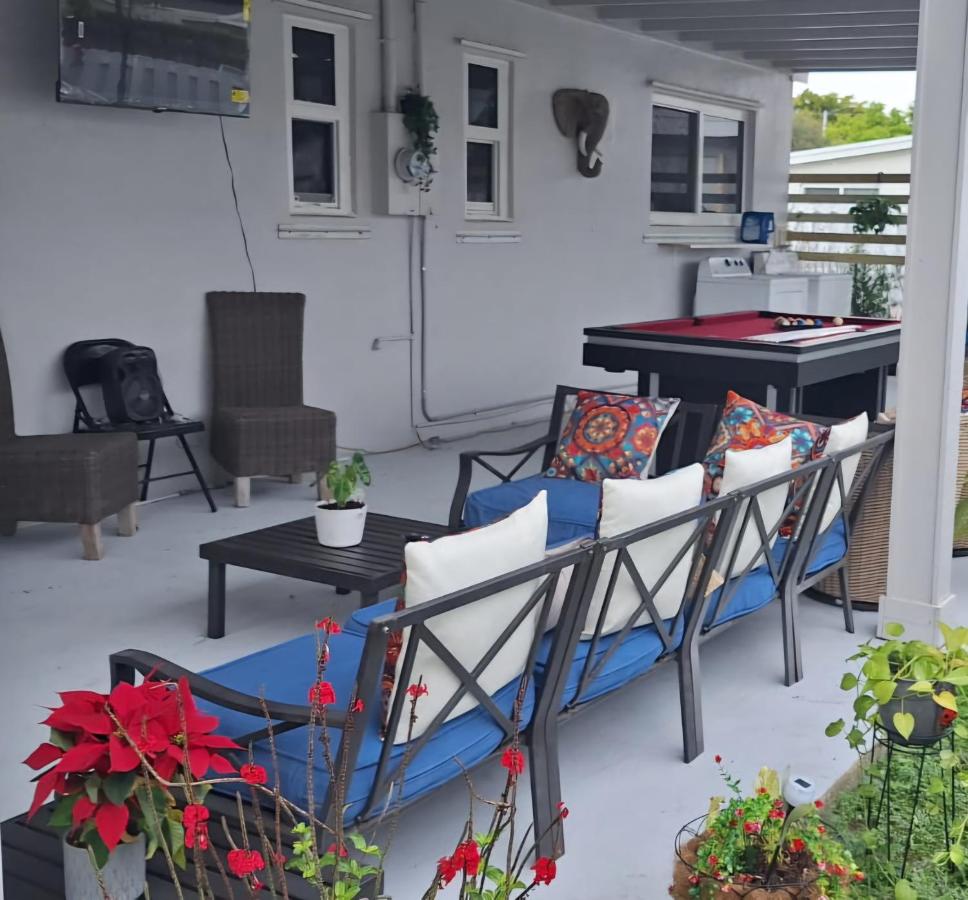 Family Getaway 3-bedroom Private Duplex House parking WiFi BBQ GRILL pet-friendly - B&B