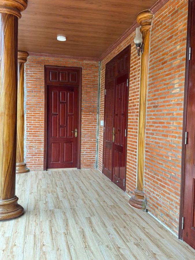 Deluxe Room (2 Adults + 1 Child)