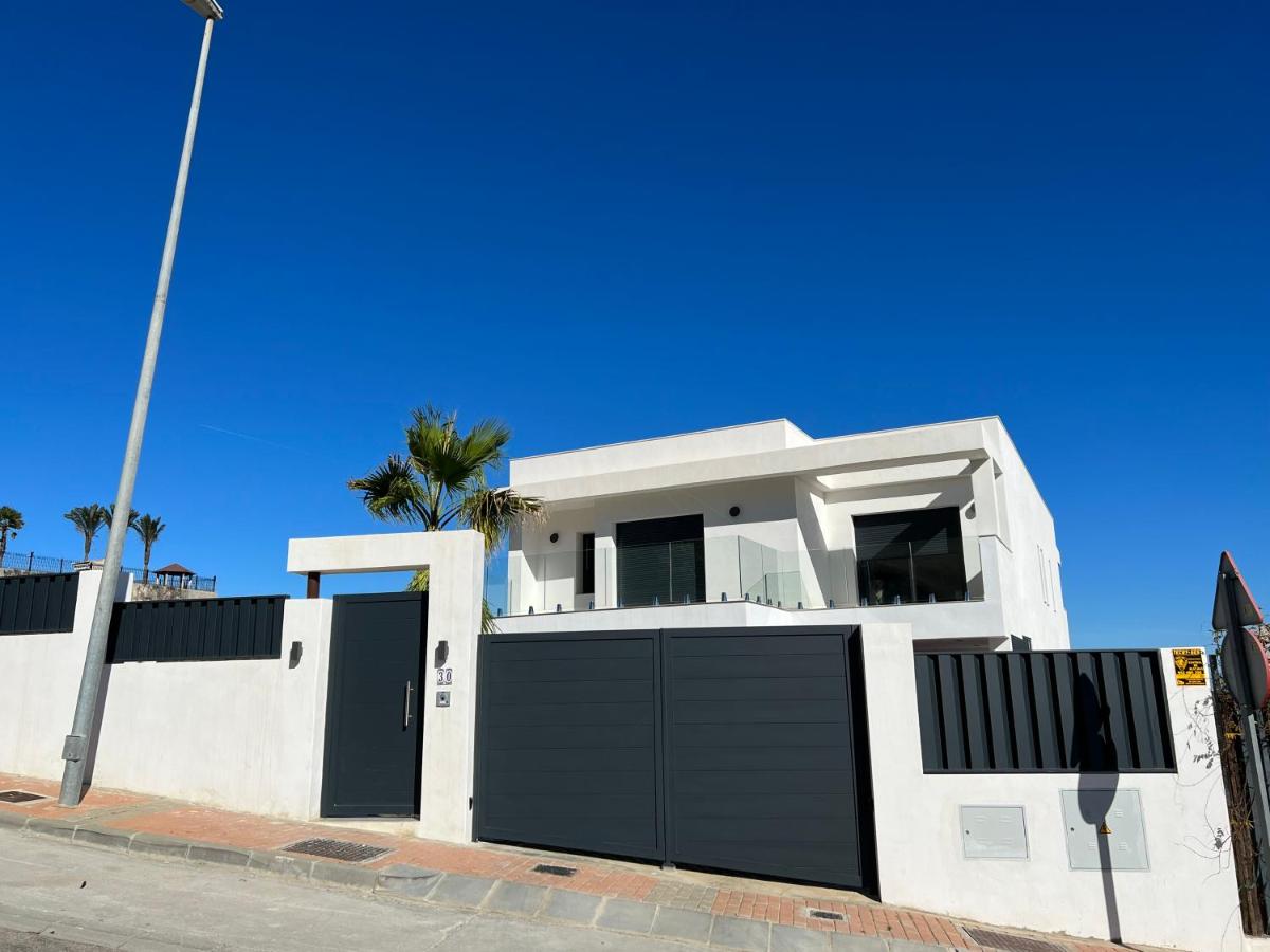 Perniznest - Luxury villa front of Calanova golf with sea view - B&B