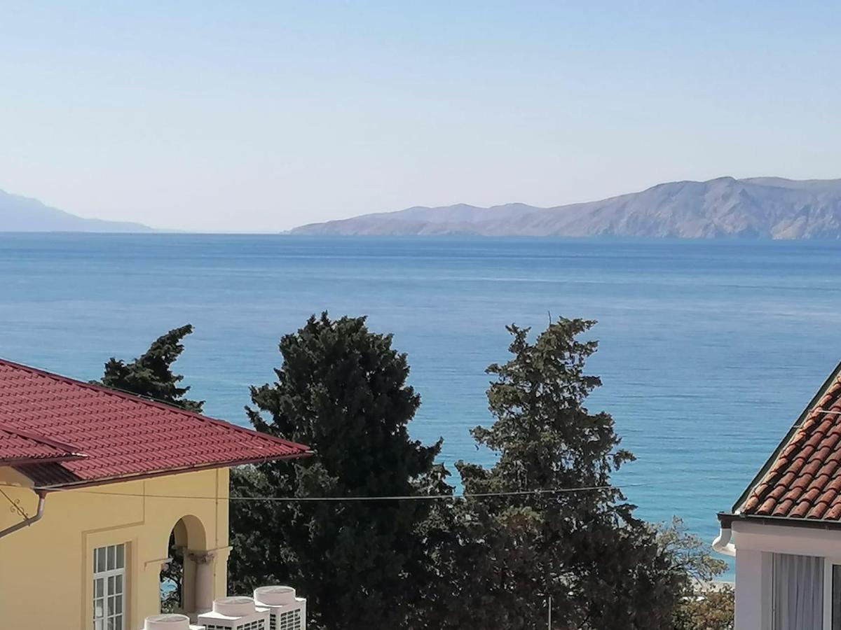 Lana - Ferienwohnung Novi Vinodolski